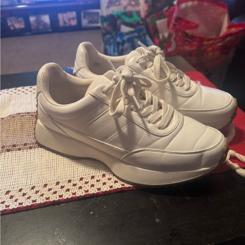 Women’s dolce vita sneakerss